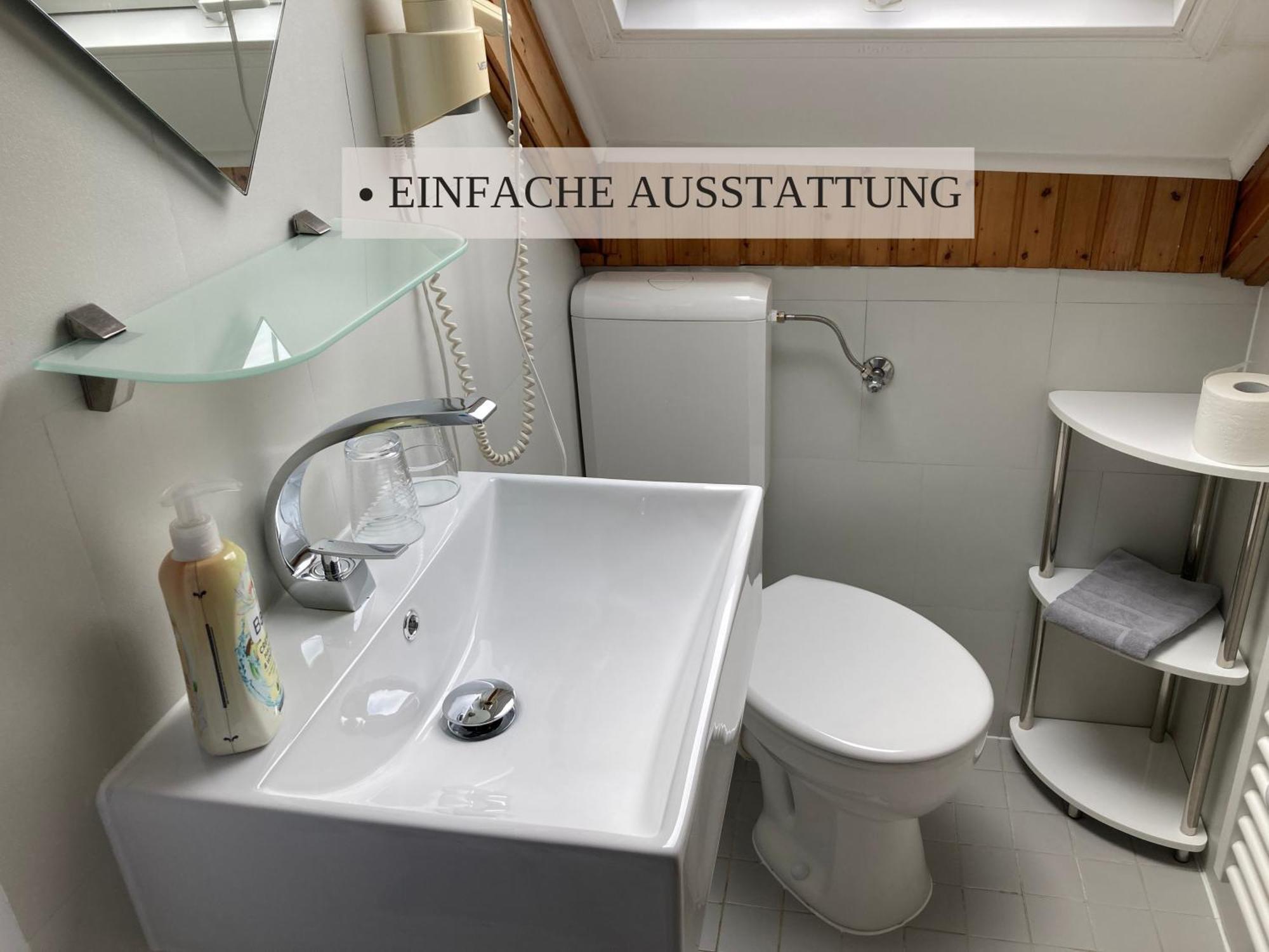 Haus Krabbe Zimmer Ohne Kueche, Fuer 1-2 Personen, Doppelbett, Zentral Gelegen Zwischen Cuxhaven Und Bremerhaven, Hunde Kostenfrei Willkommen, Kostenfreier Parkplatz Wremen Bagian luar foto